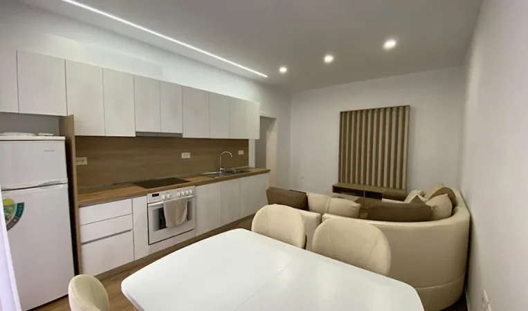 Tirane, jepet me qera apartament 2+1 Kati 4, 70 m² 600 € 