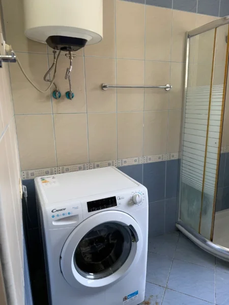 Tirane, jepet me qera apartament 1+1 Kati 3, 51 m² 380 € (Poligrafiku prane Ali Demit)