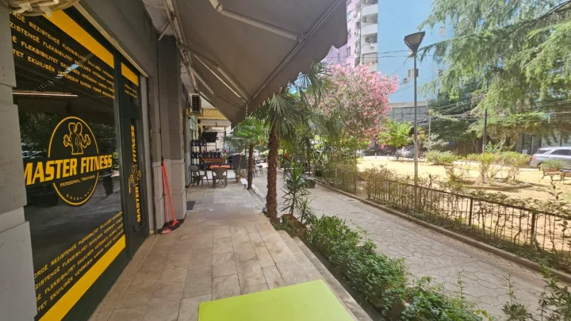 Tirane, shitet ambjent biznesi Kati 0, 122 m² (Ish Ekspozita, Bulevardi Zhan D`ark)