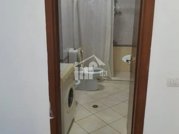 Tirane, jepet me qera zyre Kati 6, 75 m² 500 € (NË RRUGËN E “KOSOVARËVE”)