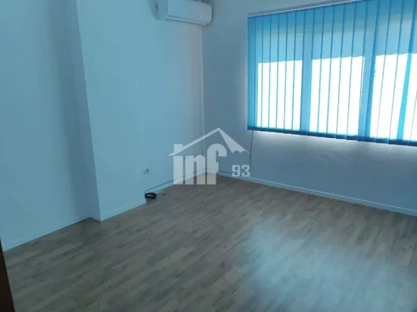 Tirane, jepet me qera zyre Kati 6, 75 m² 500 € (NË RRUGËN E “KOSOVARËVE”)
