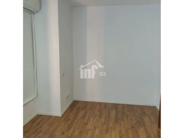 Tirane, jepet me qera zyre Kati 6, 75 m² 500 € (NË RRUGËN E “KOSOVARËVE”)