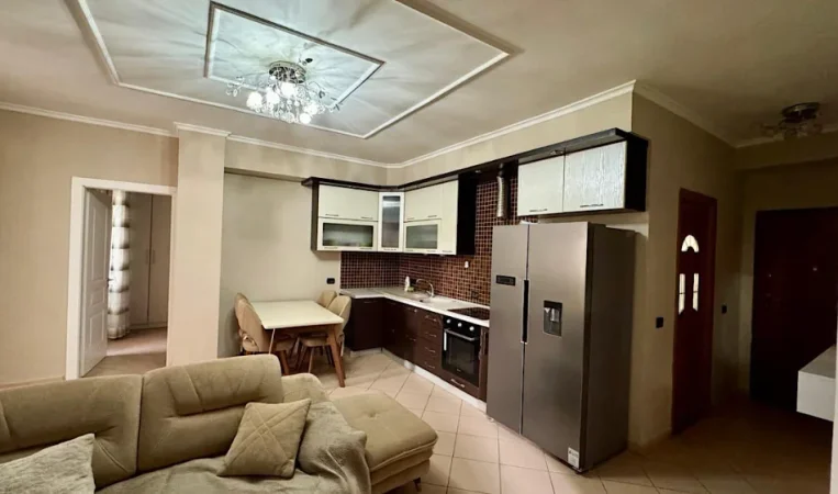 Tirane, jepet me qera apartament 2+1 Kati 2, 85 m² 700 € 