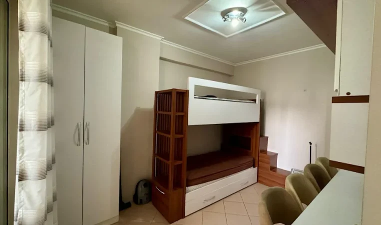 Tirane, jepet me qera apartament 2+1 Kati 2, 85 m² 700 € 