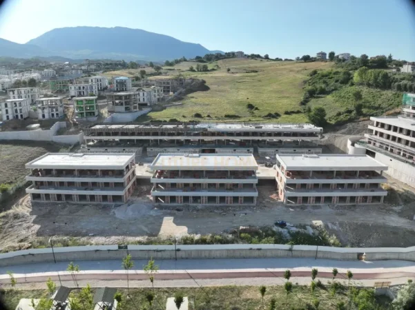 Tirane, shitet apartament 2+1 Kati 1, 141 m² 268.000 € (Kompleksi Lake Front, Farke)
