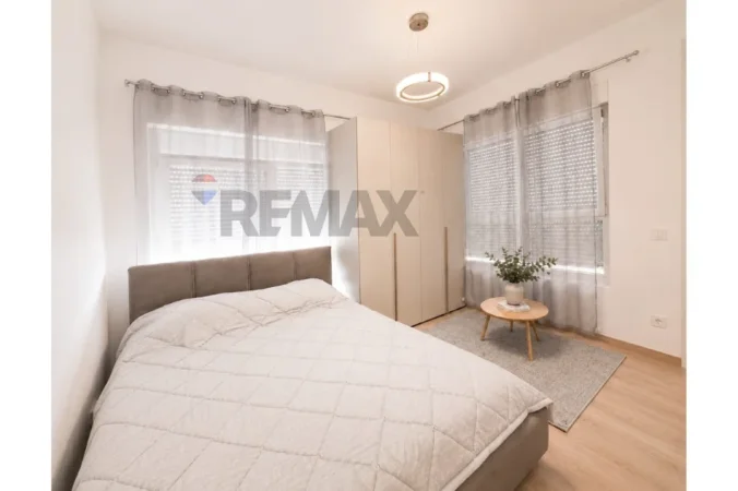 Tirane, jepet me qera apartament 1+1 Kati 6, 70 m² (Mangalem)