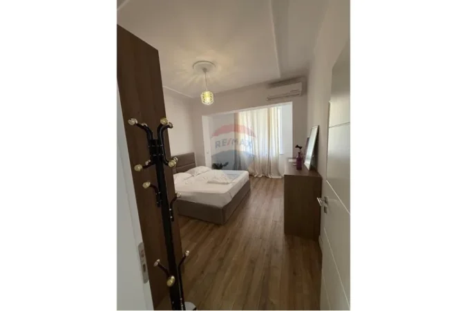 Tirane, jepet me qera apartament 1+1 Kati 5, 
