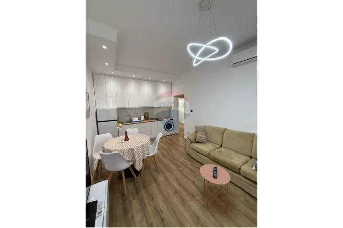 Tirane, jepet me qera apartament 1+1 Kati 5, 