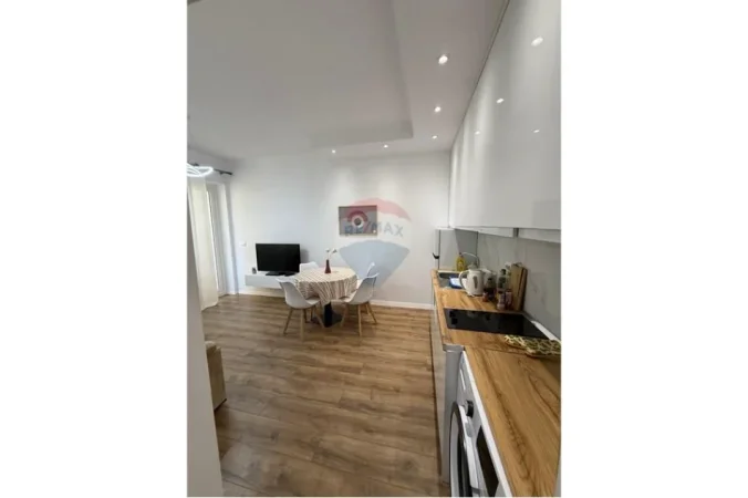 Tirane, jepet me qera apartament 1+1 Kati 5, 