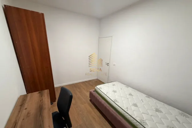 Tirane, jepet me qera apartament 2+1 Kati 1, 90 m² 400 € (Shkoze)