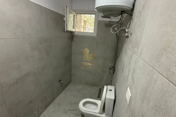 Tirane, jepet me qera apartament 2+1 Kati 1, 90 m² 400 € (Shkoze)