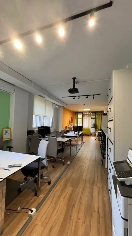 Tirane, shitet dyqan , 97 m² 350.000 € 