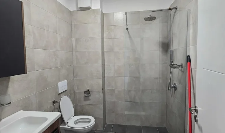 Tirane, jepet me qera apartament 1+1 , 74 m² 450 €