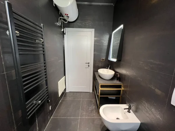 Shitet, Apartament 2+1+2, Liqeni i Thate, 124m2, 290.000 euro