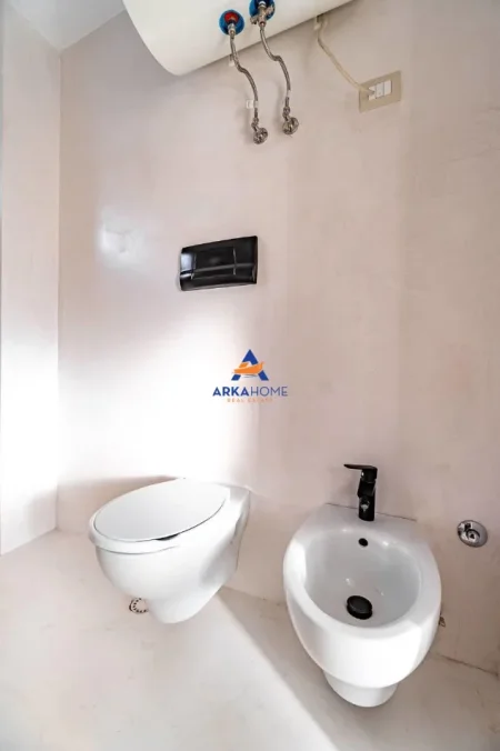 Tirane, shitet ambjent biznesi Kati -1, 230 m² 270.000 € 