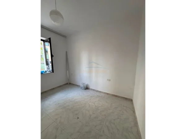 Tirane, jepet me qera apartament 2+1+Ballkon Kati 2, 60 m² 800 € (myslym shyr)