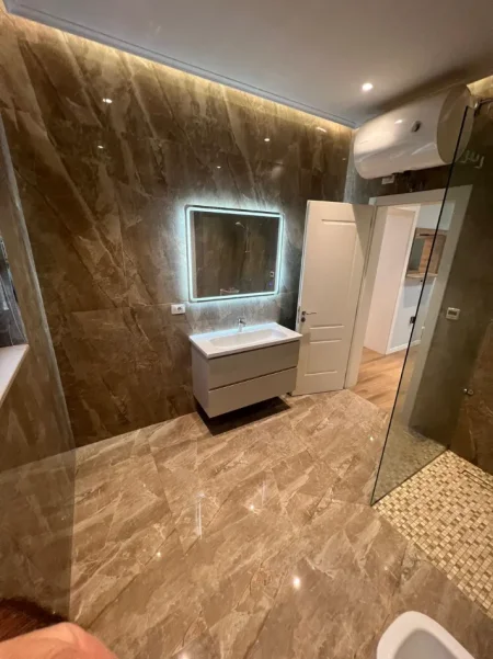 Tirane, Apartament 1+1 + PARKIM ME QIRA   (ISH PARKU) 60.000 LEKE