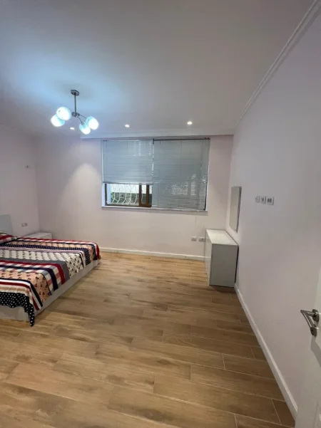 Tirane, Apartament 1+1 + PARKIM ME QIRA   (ISH PARKU) 60.000 LEKE