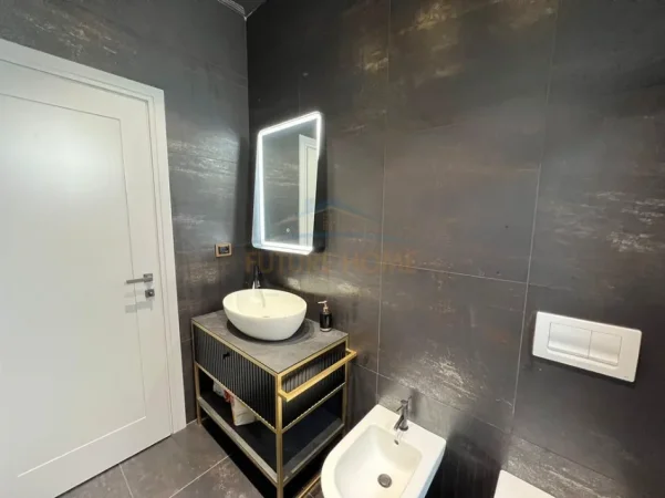 Tirane, shitet apartament 2+1 Kati 2, 124 m² 290.000 € (LIQENI I THATE)