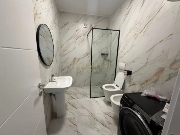 Tirane, jepet me qera apartament 1+1 Kati 3, 62 m² 600 € (Rruga Jordan Misja)
