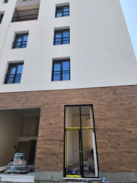 Tirane, shitet dyqan Kati 0, 48 m² 