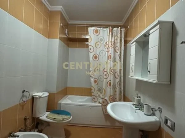 Tirane, jepet me qera apartament 2+1 Kati 8, 118 m² 600 € (Don bosko)