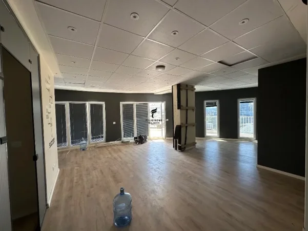 Tirane, jepet me qera zyre Kati 9, 224 m² 2.300 € (ZOGU I ZI)