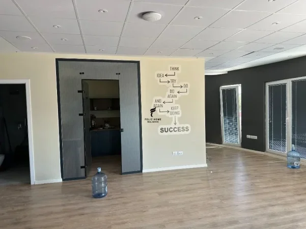 Tirane, jepet me qera zyre Kati 9, 224 m² 2.300 € (ZOGU I ZI)