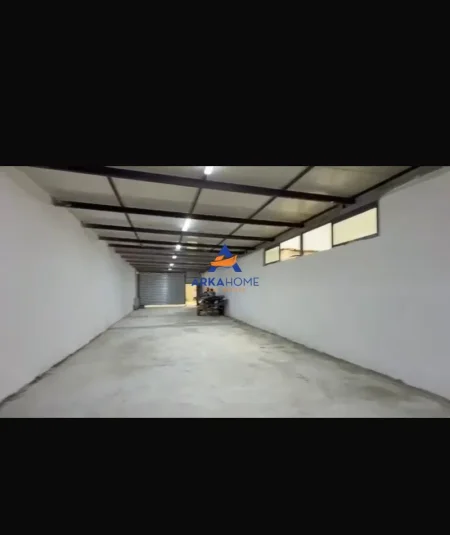 Tirane, jepet me qera ambjent biznesi Kati 0, 180 m² 1.000 € 