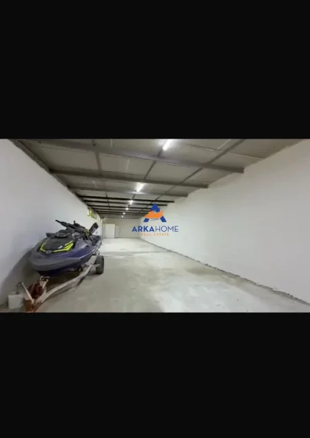 Tirane, jepet me qera ambjent biznesi Kati 0, 180 m² 1.000 € 