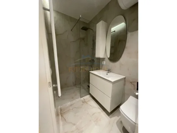 Tirane, jepet me qera apartament 2+1 Kati 5, 90 m² 820 € (BRRYLI)