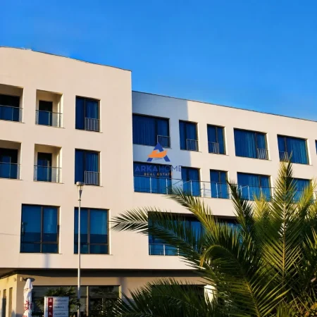 Kruje, jepet me qera ambjent biznesi Kati 0, 1.050 m² 18.000 € 