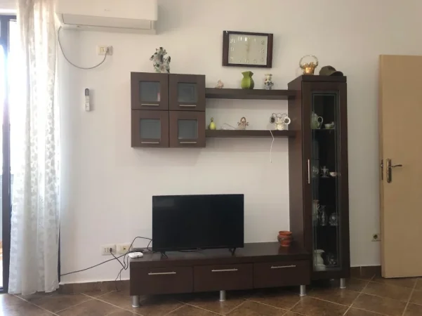 Tirane, jepet me qera apartament 1+1 Kati 1, 62 m² (fresk)