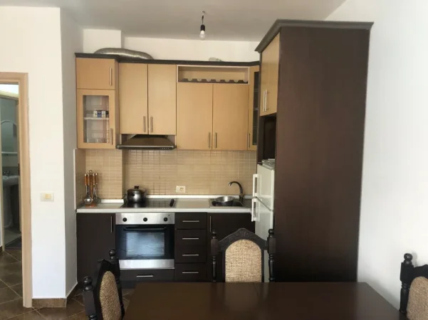 Tirane, jepet me qera apartament 1+1 Kati 1, 62 m² (fresk)