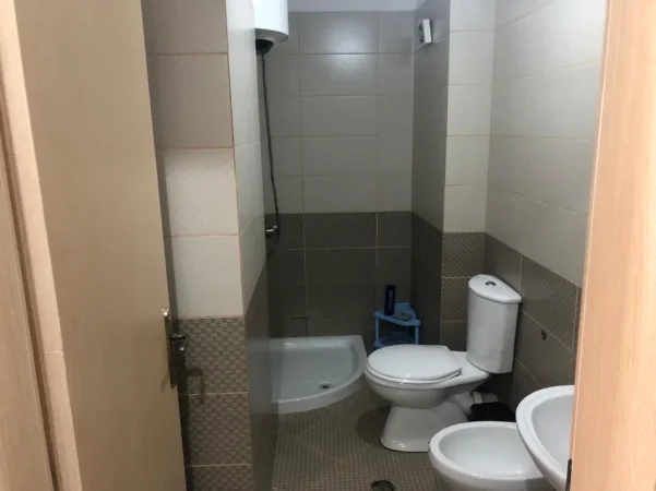 Tirane, jepet me qera apartament 1+1 Kati 1, 62 m² (fresk)