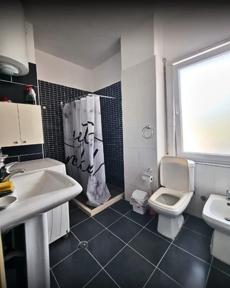 Tirane, jepet me qera apartament Kati 5, 100 m² 40.000 € 