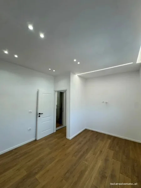 Tirane, shitet apartament 2+1+Ballkon Kati 4, 64 m² 168.000 € (Riza Cerova)