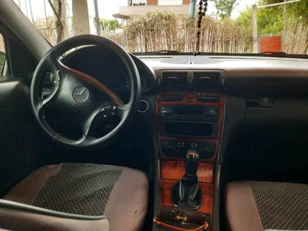Durres, shitet makine Mercedes benz Benzin+Gaz, gri metalizato manuale Klima 2.400 €
