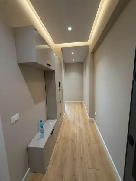 Tirane, jepet me qera apartament 1+1 Kati 5, 55 m² 550 € (Don Bosko)