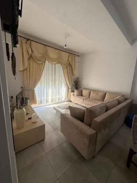 Tirane, jepet me qera apartament 1+1+Ballkon Kati 1, 71 m² 540 € (Xhamlliku)