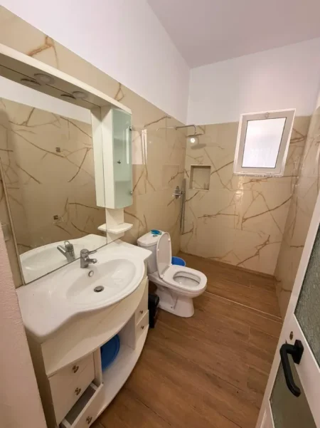 Durres, jepet me qera shtepi 1+1 Kati 1, 60 m² 250 € (Kënetë)