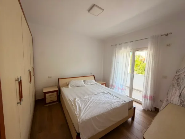 Durres, jepet me qera shtepi 1+1 Kati 1, 60 m² 250 € (Kënetë)