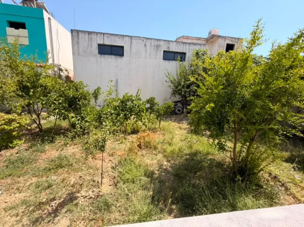 Durres, jepet me qera shtepi 1+1 Kati 1, 60 m² 250 € (Kënetë)