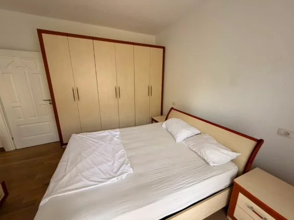 Durres, jepet me qera shtepi 1+1 Kati 1, 60 m² 250 € (Kënetë)