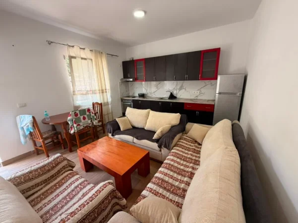 Durres, jepet me qera shtepi 1+1 Kati 1, 60 m² 250 € (Kënetë)