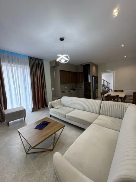 Tirane, jepet me qera apartament 1+1+Ballkon Kati 8, 60 m² 590 € (5 Maji)
