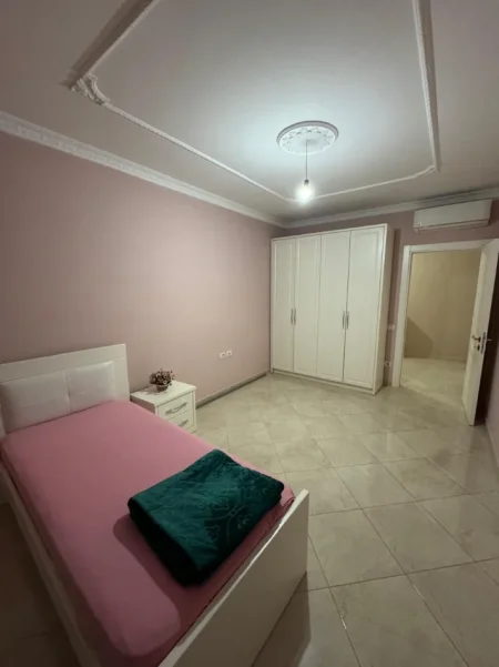 Tirane, jepet me qera apartament 2+1+Ballkon Kati 1, 125 m² 650 € (Unaza e re)