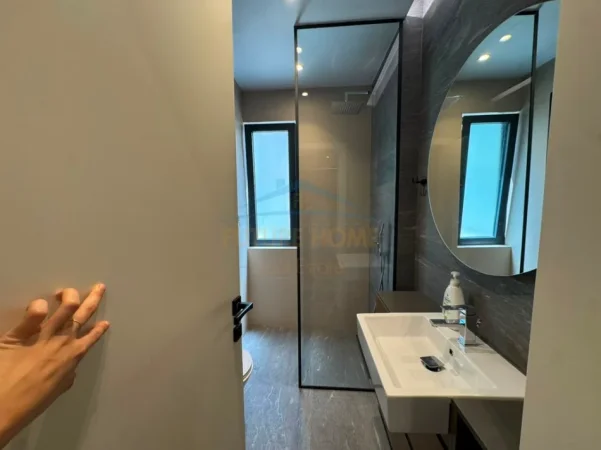Tirane, jepet me qera apartament 2+1+Ballkon Kati 3, 94 m² 1.200 € (Liqeni i thate)