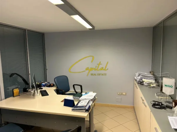 Tirane, jepet me qera ambjent biznesi Kati 0, 220 m² 2.500 € (PAZARI I RI)
