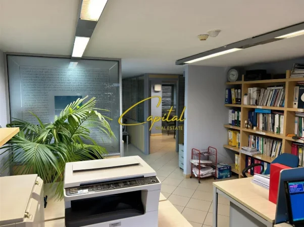 Tirane, jepet me qera ambjent biznesi Kati 0, 220 m² 2.500 € (PAZARI I RI)